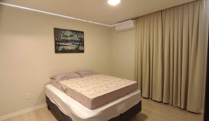 الجناح رقم اثنين (2) الأكبر في المنزل، مع مرتبة مزدوجة احتياطية جديدة للأطفال 