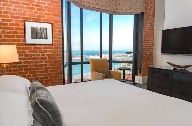 Classic Corner of San Francisco gallery image 3