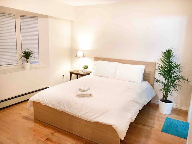 Clean Family Home Central Near Downtown & Airport gallery image 4