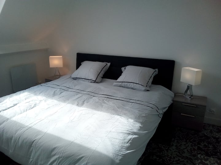 双人卧室（ 180 * 200 ）或两张单人床（ 90 * 200 ）