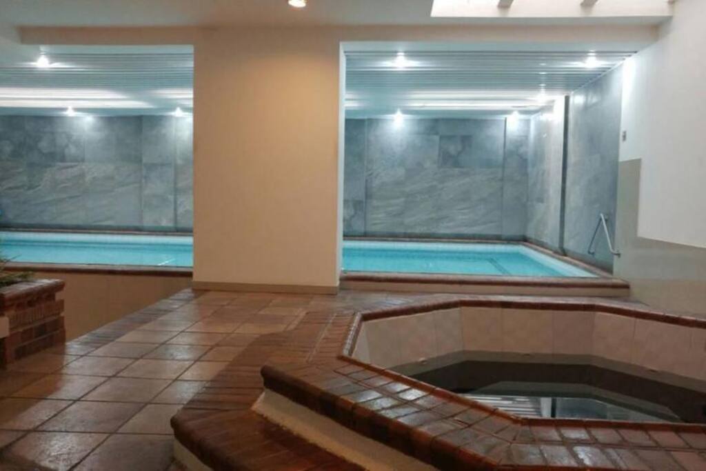 Jacuzzi y Piscina
