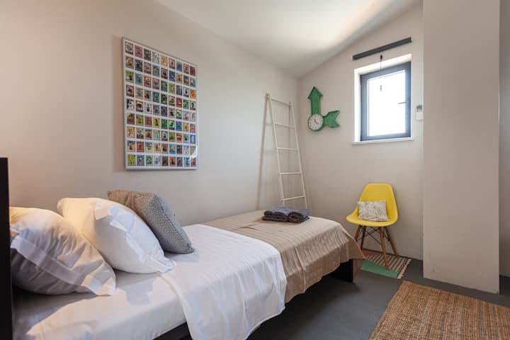 Twin top floor bedroom