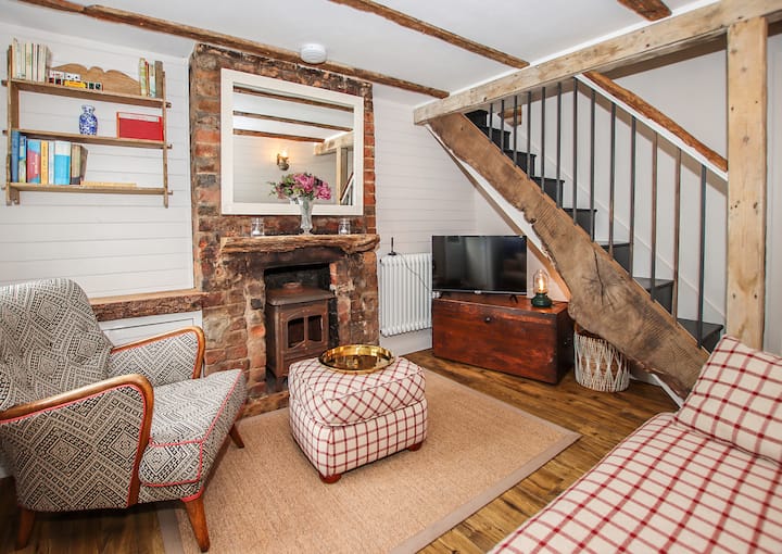 The Cot, Characterful 400-year-old Cottage. - Lymington