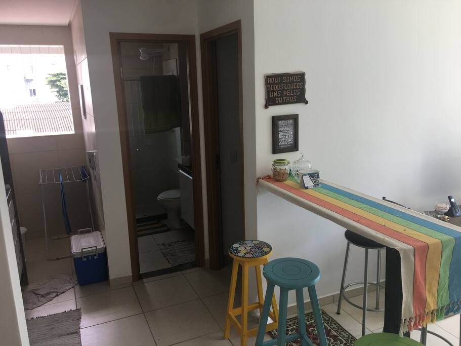 Apartamento Loft - Ambiente de acesso (constando cozinha, sala de estar e área de serviço)
