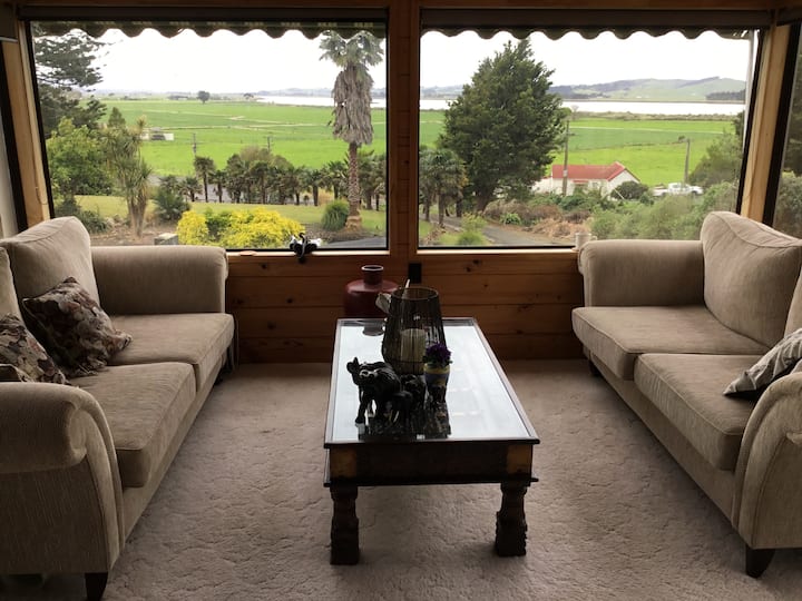 Norfolk Gardens Bed and Breakfast Bed and breakfasts for Rent in Te