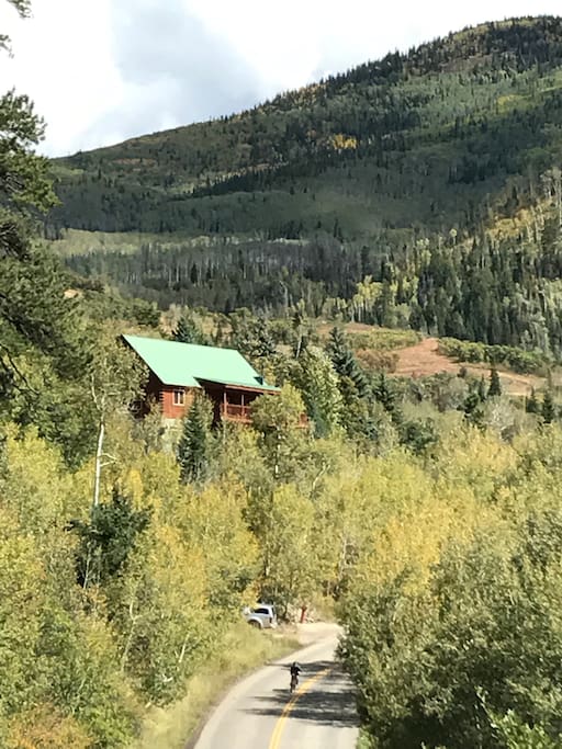 Situated above Burgess Creek Rd below the Ski Area with views to Mt Werner, Storm Peak, Top of Pony, the Gondola and Christie Peak