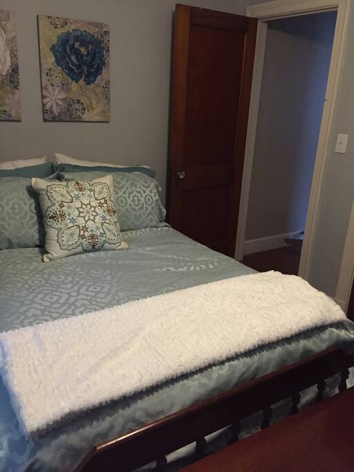 Charming well kept home 1.5 miles from downtown. Walking distance to
Iron Man Competition finish line.