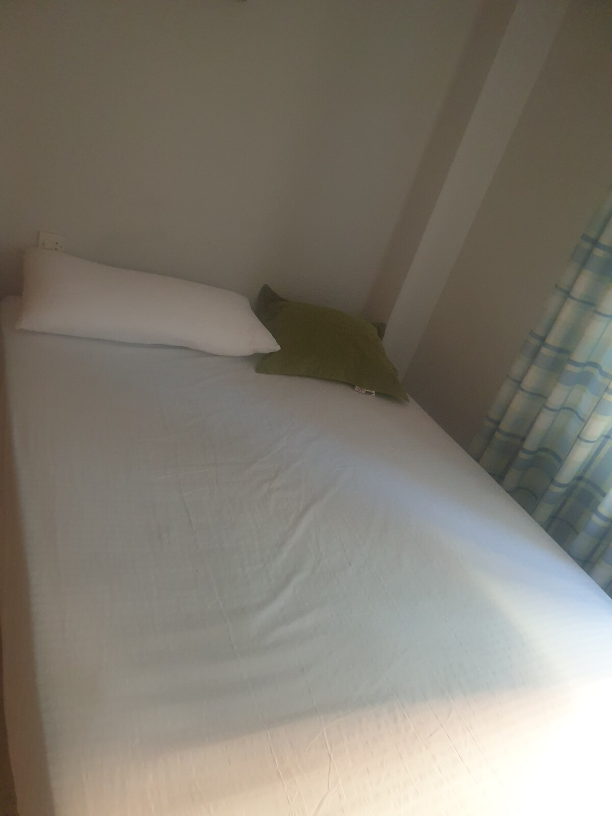 Veliki krevet. Udoban.