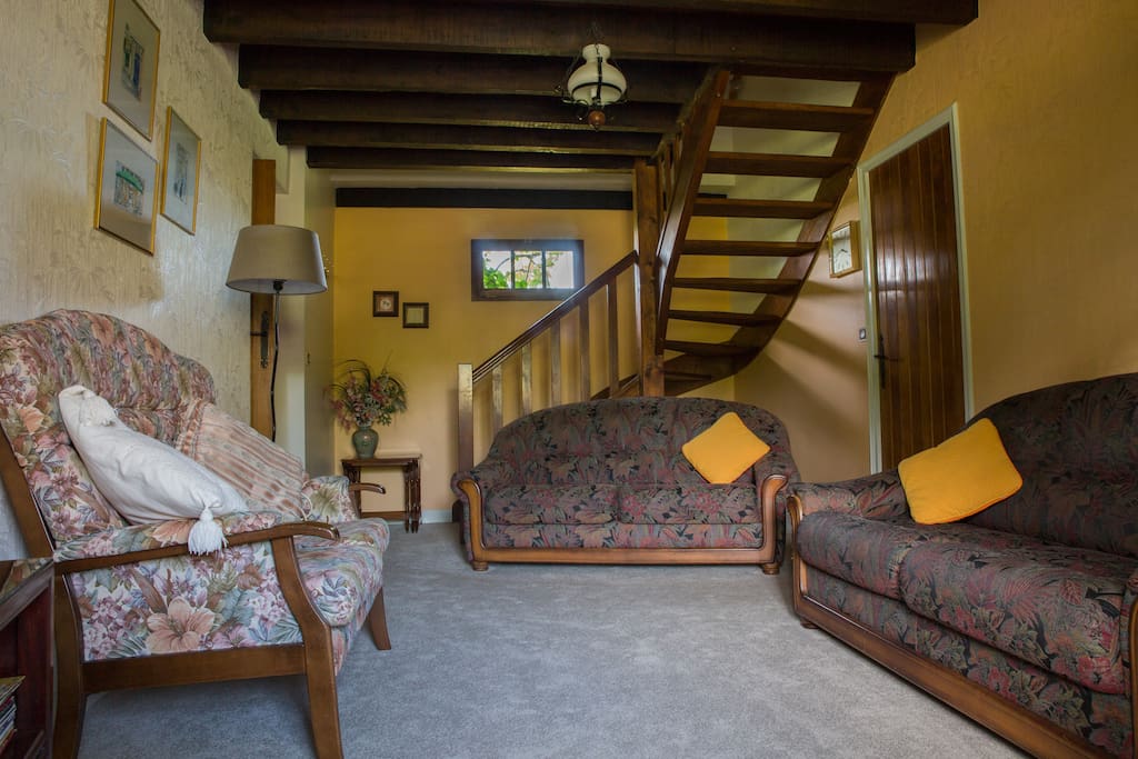 B & B Lounge