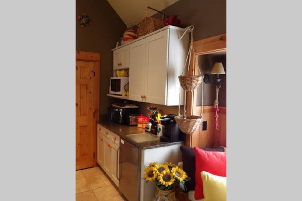Kitchenette stocked with breakfast items.