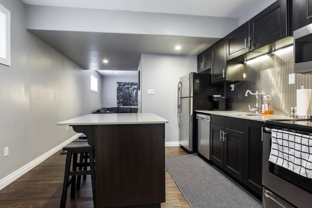 Full kitchen with 9Ft ceilings.