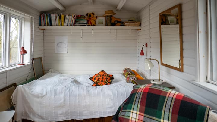 الجزء الداخلي من دار الضيافة.