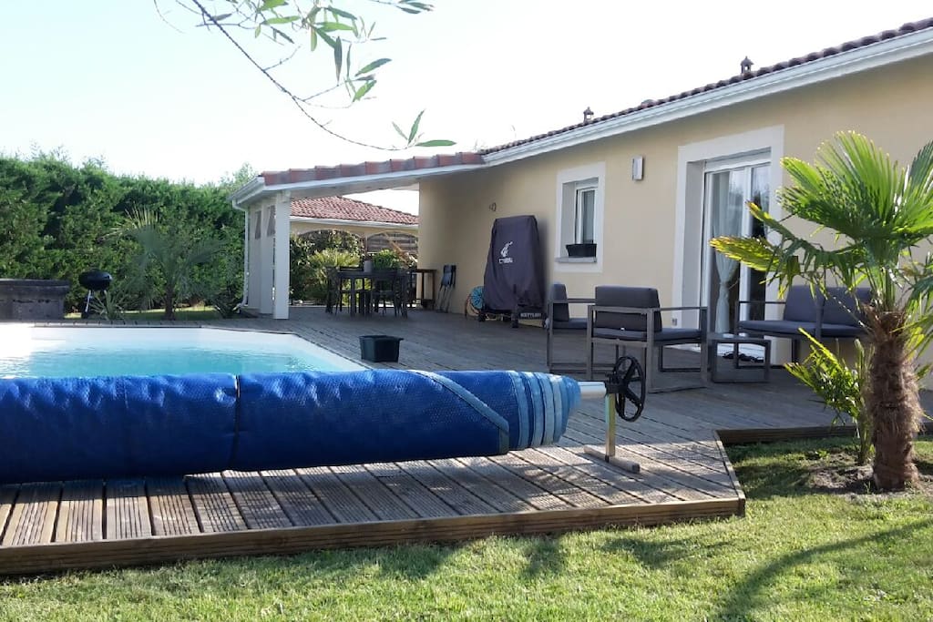 Piscine avec terrasse