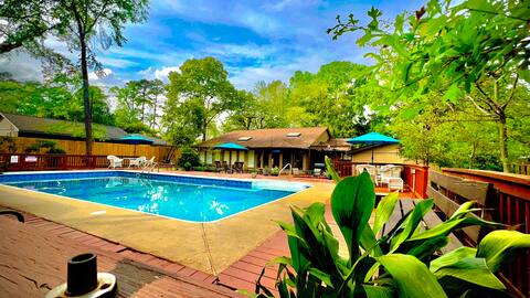 Popular Home
Large Pool & Deck
Newly Renovated