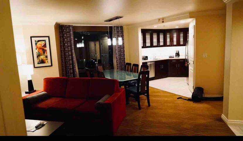 Luxury 6BR/6BA Penthouse Villa on Las Vegas Strip! gallery image 2