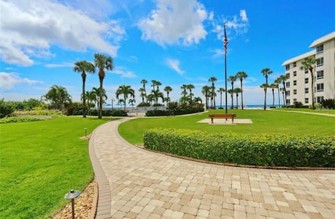 2 Bed/2 Bath Condo Resort View on Siesta Key Beach