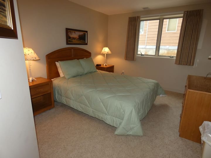 spálňa #3 menšia manželská posteľ