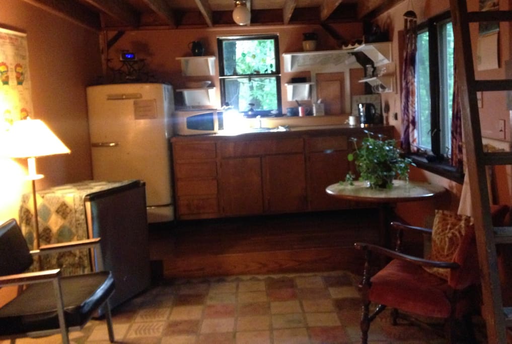 Common area/kitchenette