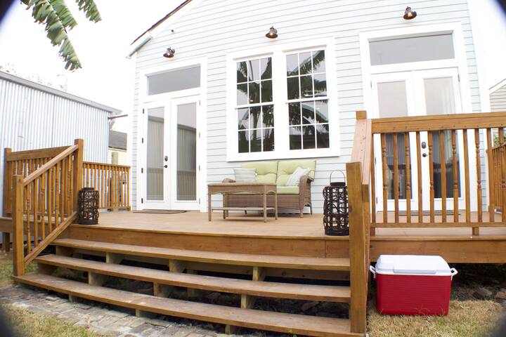 Walk to Bourbon/French Quarter 6 beds gallery image 5