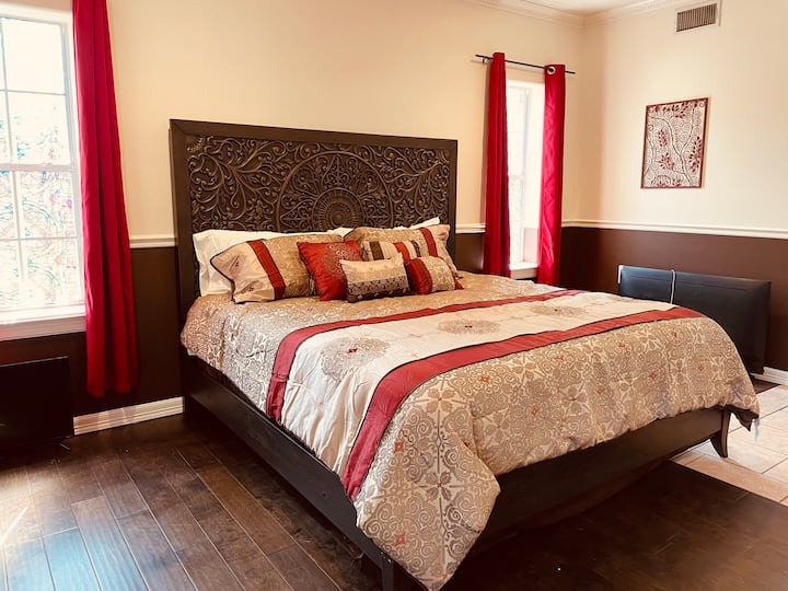 Kitanda aina ya Master bedroom king 