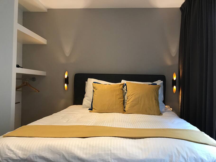 Queen size bed 160x200cm