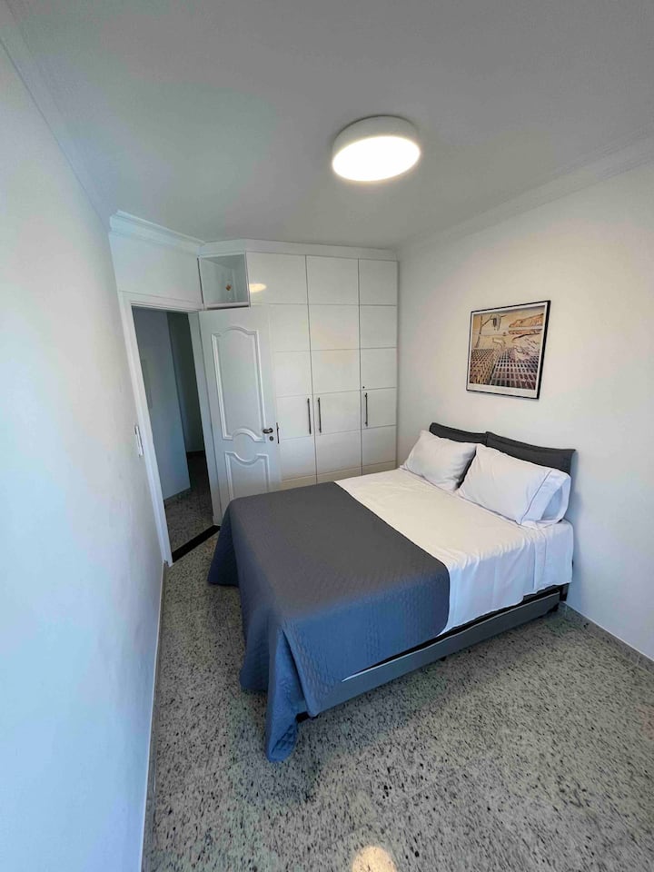 חדר 1 עם מיטה זוגית + מיטת עזר אחת