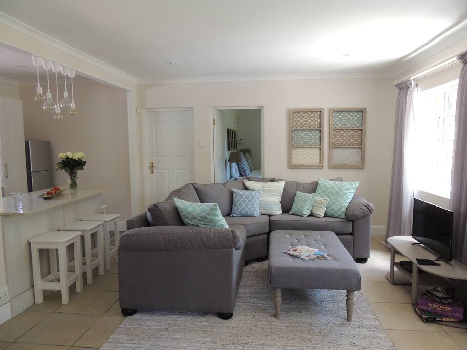 Norfolk Cottage Lounge and open plan kitchen