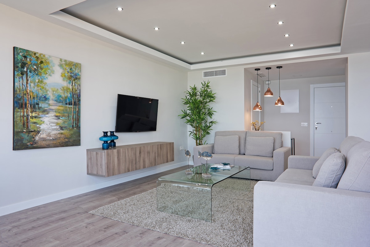 Top performing Airbnb: Mediterranean Blue. Oceanfront Luxury in Campos Elíseos