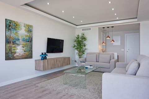 Top performing Airbnb: Mediterranean Blue. Oceanfront Luxury in Campos Elíseos