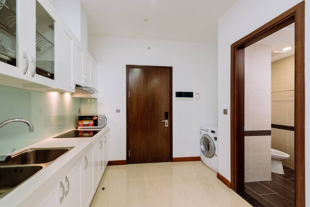 Kitchen area equipped with washer & dryer