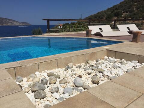 House with stunning view of the sea