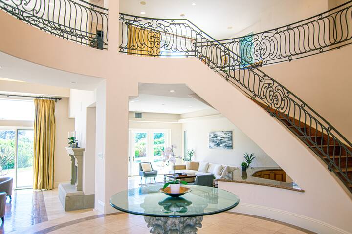 Tuscan Style Malibu Villa w/Pool, Spa, Ocean Views gallery image 5