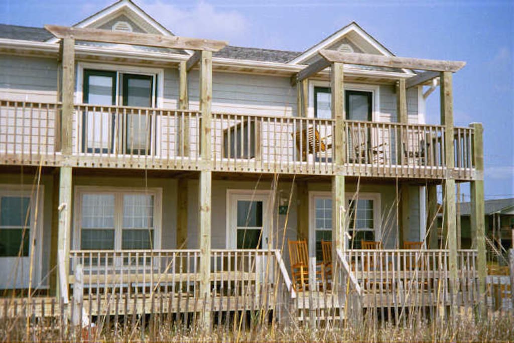 End unit (2 floors) of a 5 unit townhouse