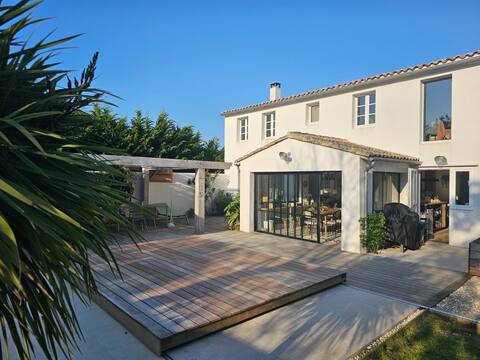 Villa with pool – Loix center