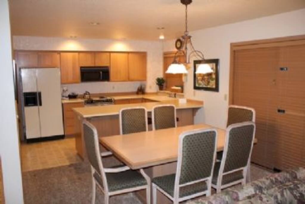 Conference Room,Indoors,Meeting Room,Room,Oven