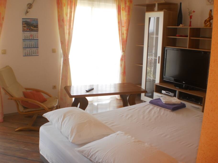 Living room to enjoy different TV programs for all gemers