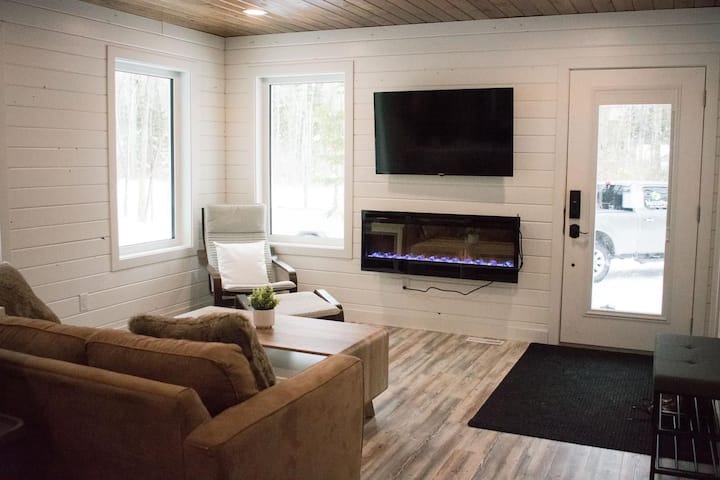 Cozy Cabin With Outdoor Hot-tub - Manitoba