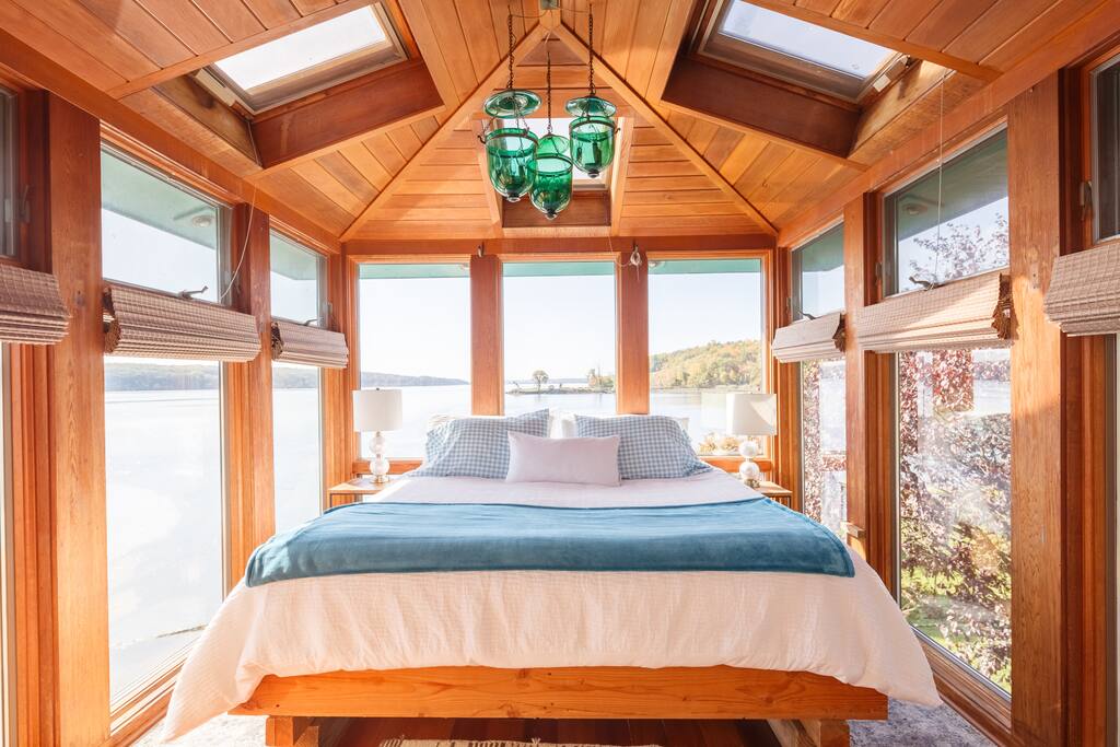 HEAVEN ON EARTH -  Hudson Riverfront Home