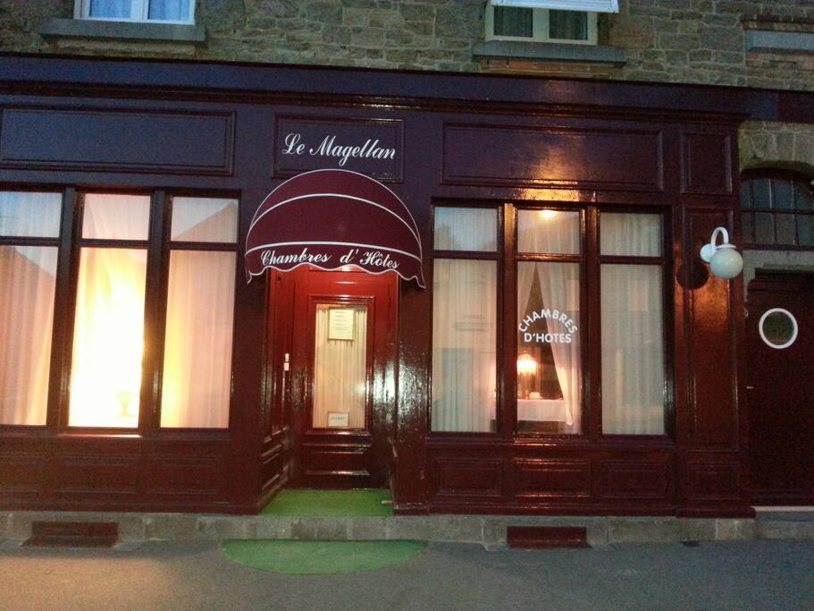 2 entrées dont une totalement indépendante.