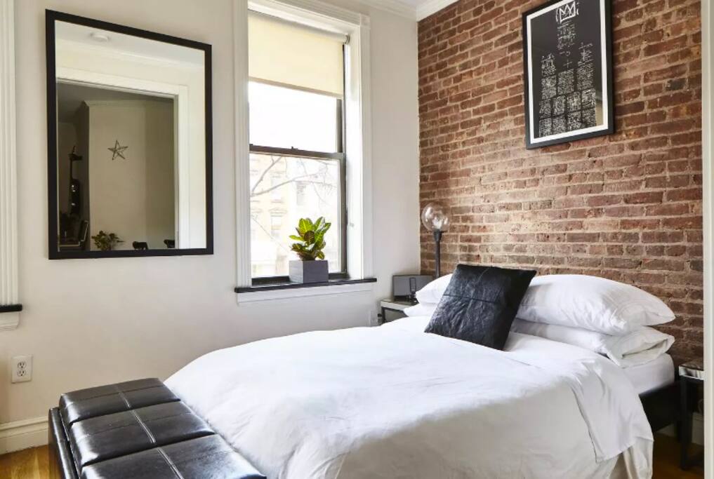 Front bedroom - Queen size bed- AC installed in May for warmer seasons