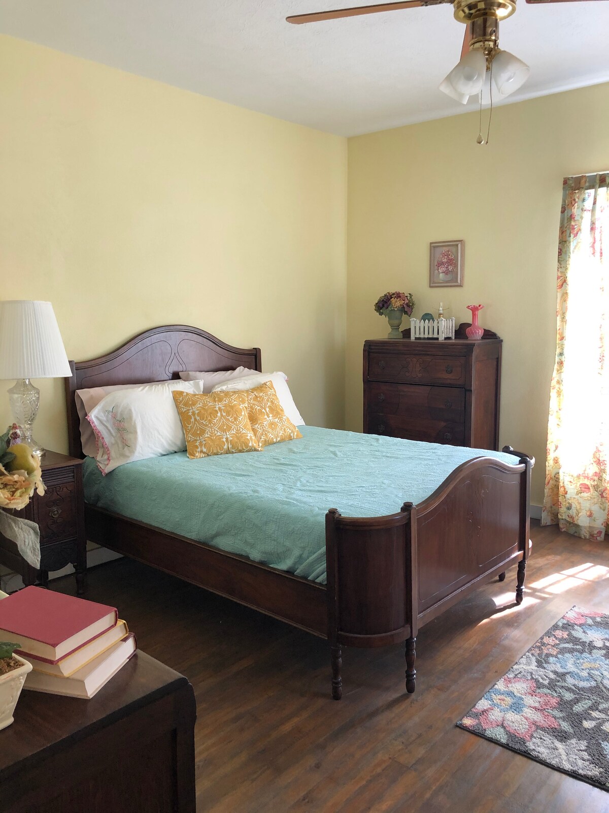 2nd guest bedroom with full size bed