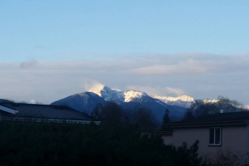 A breathtaking view of the Olympic Mountains!
