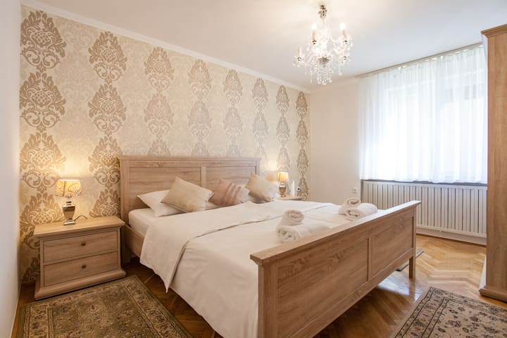 Cosy&budget flat close to center - free parking