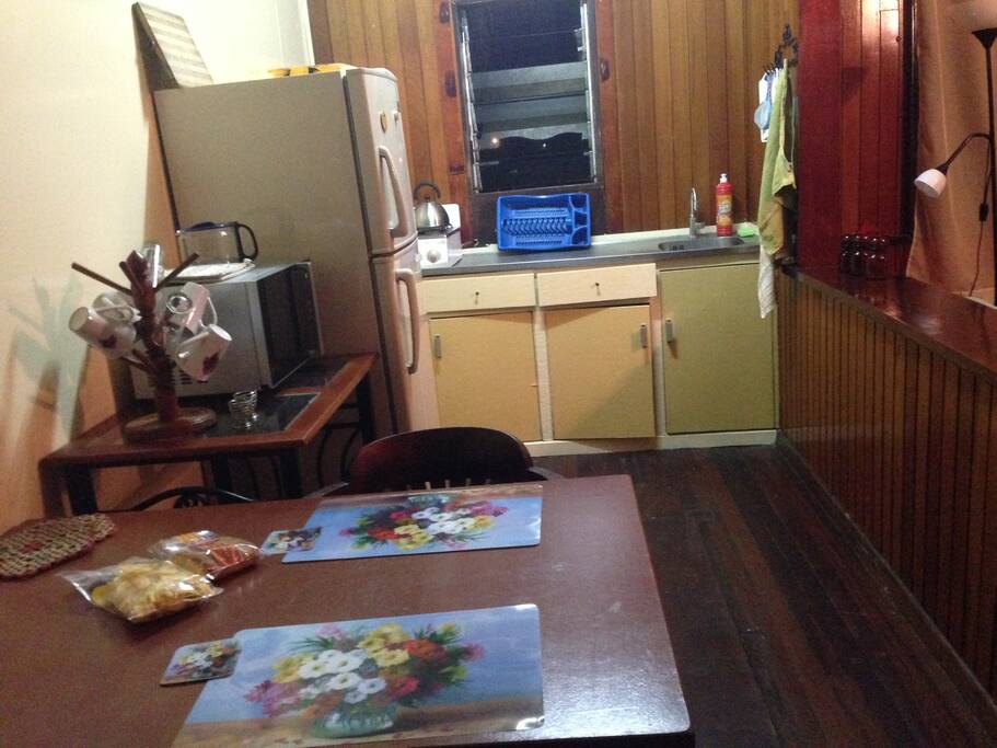 Fully equipped kitchen: cook and chill