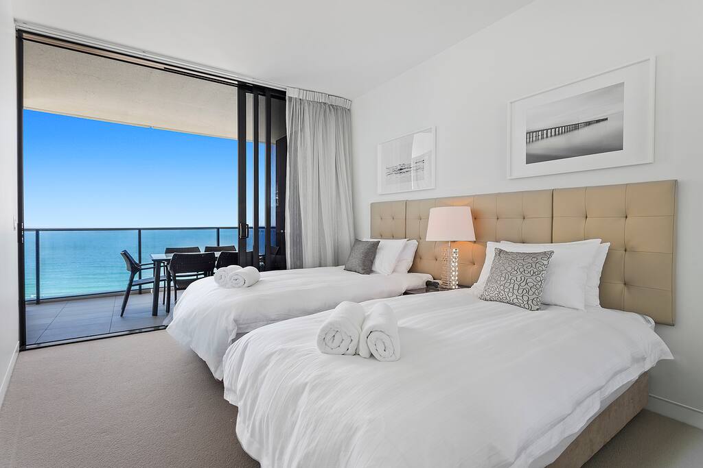 Second bedroom with 2 x King Singles or 1 x King bed