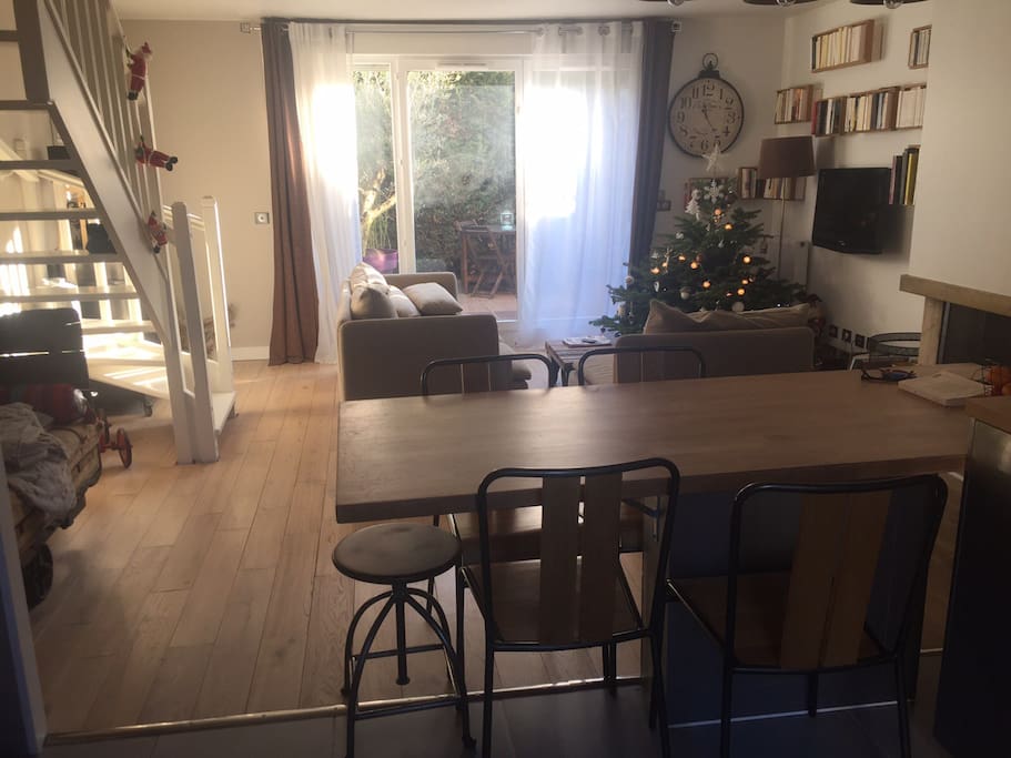 Le salon vu de la cuisine