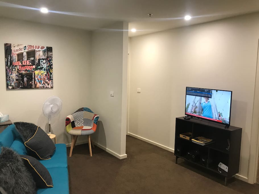 Lounge TV