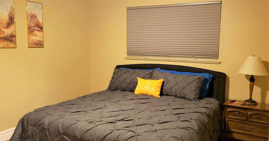 Sleeps 18 Beautiful 5 Bdrm Cozy Peaceful City Home gallery image 5