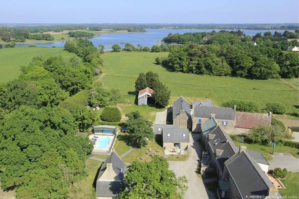vue aérienne village de gites