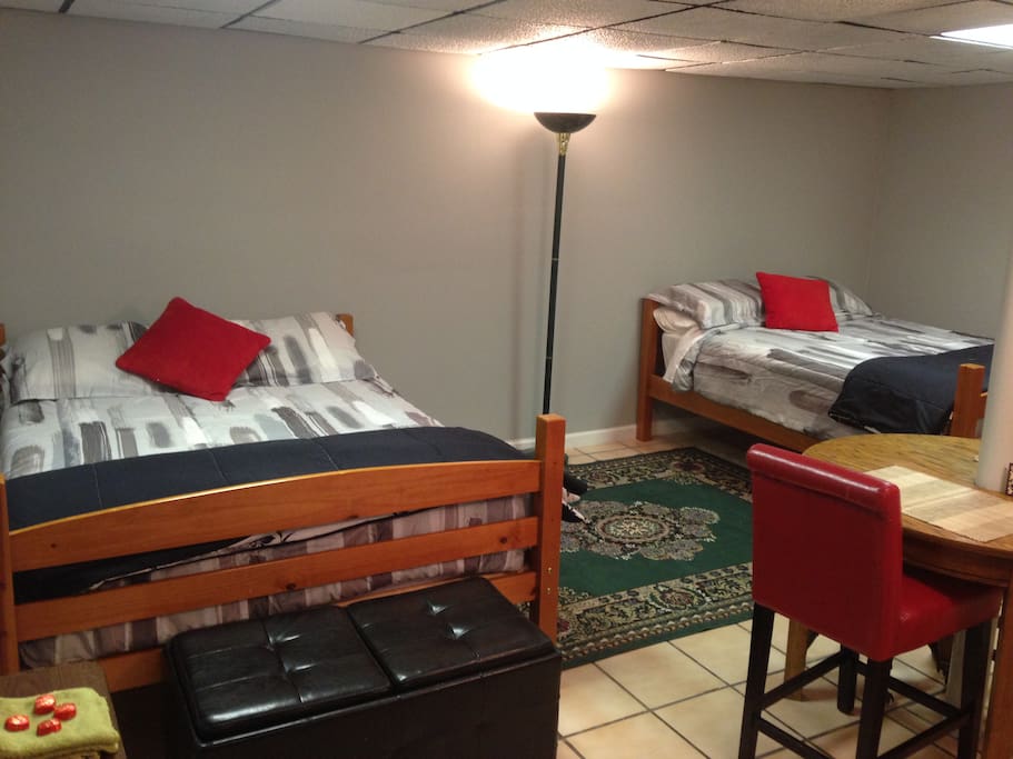 The entire floor is yours: 2 double beds, twin, breakfast table, microwave and mini-fridge, crib available